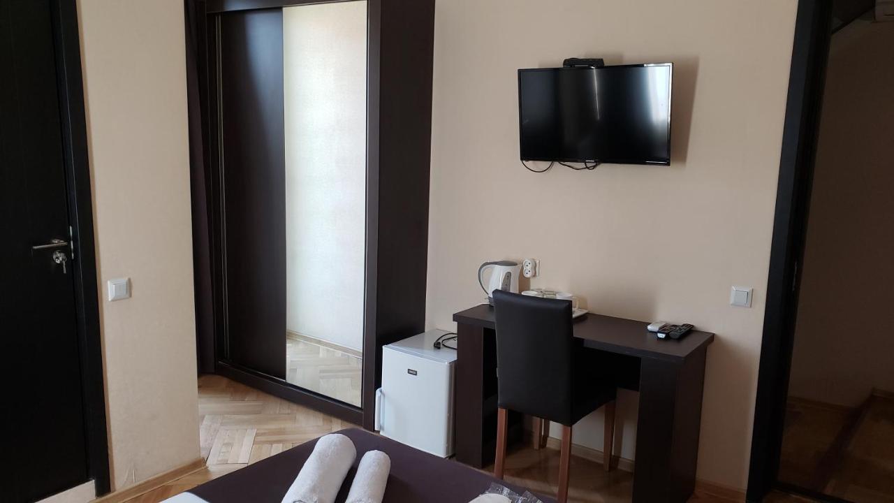 Family Guest House Tbilisi Exterior photo